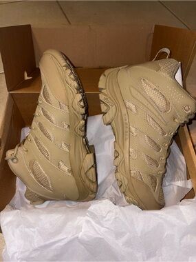 Merrell Men's Boots in Desert Tan